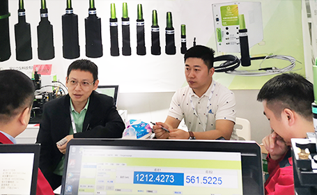 万彩网的光谱共聚焦位移传感器用于胶水检测